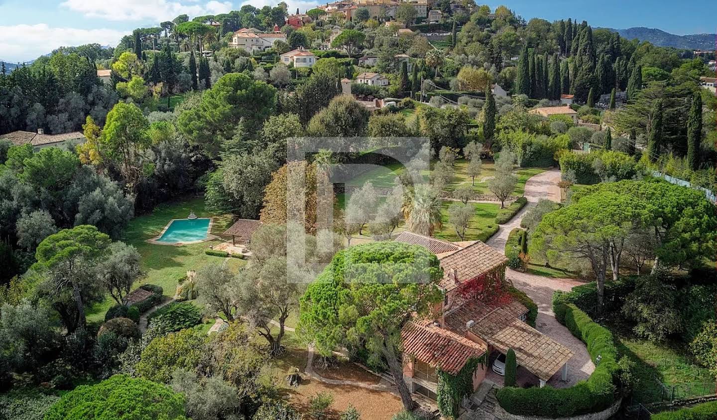 House with pool and garden Mougins