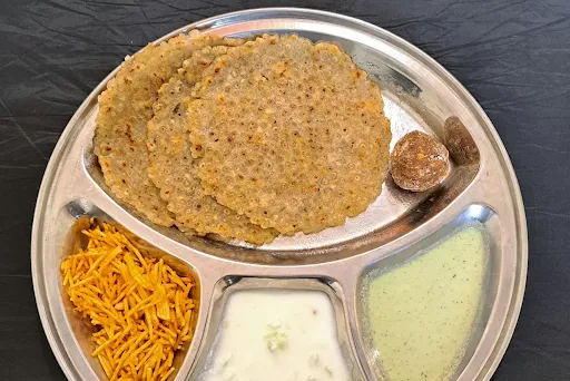 Sabudana Thalipeeth Thali