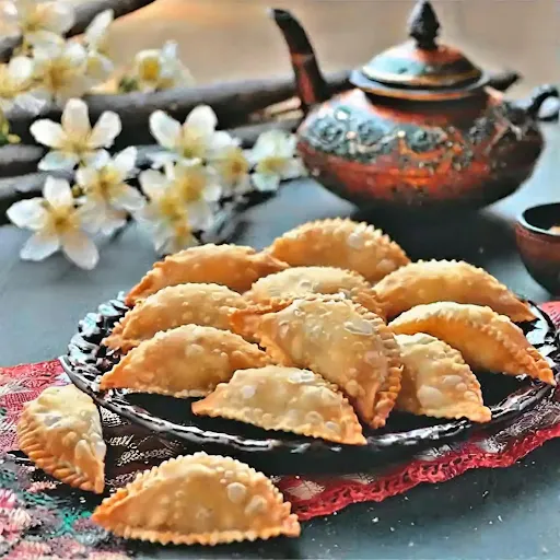 Gujiya [5 Pieces, 250 Grams]