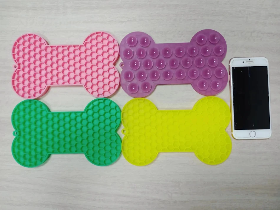 1pcs Silicone Licking Pad Pet Dogs Lick Pad Bath Slow Eating Peanut Butter Lick Feeder Cats Mat Feeding Dog Bone Style L
