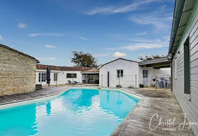 Maison avec piscine et terrasse 2