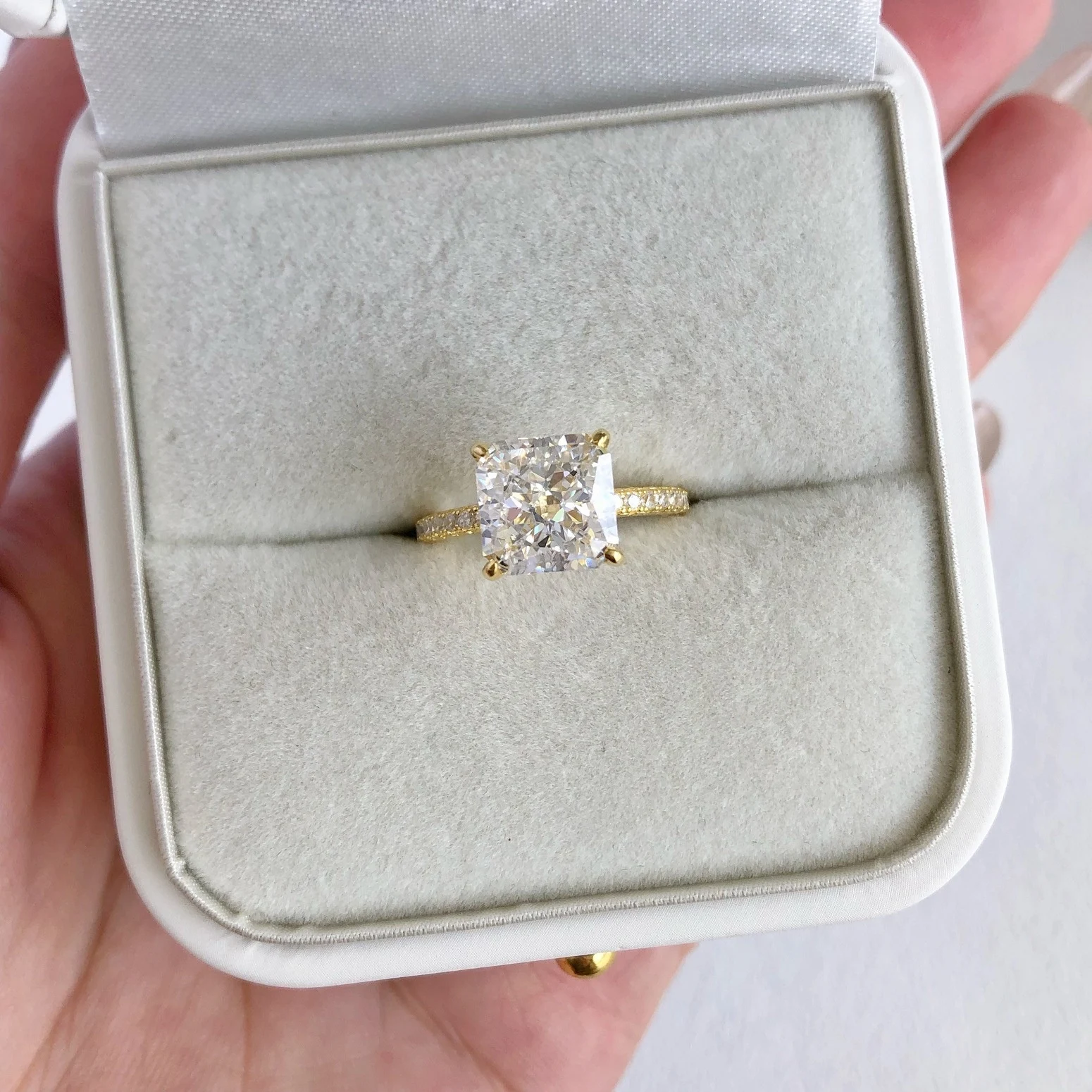 Title 11, Zilveren damesring met Ice Flower zirkonias. S...