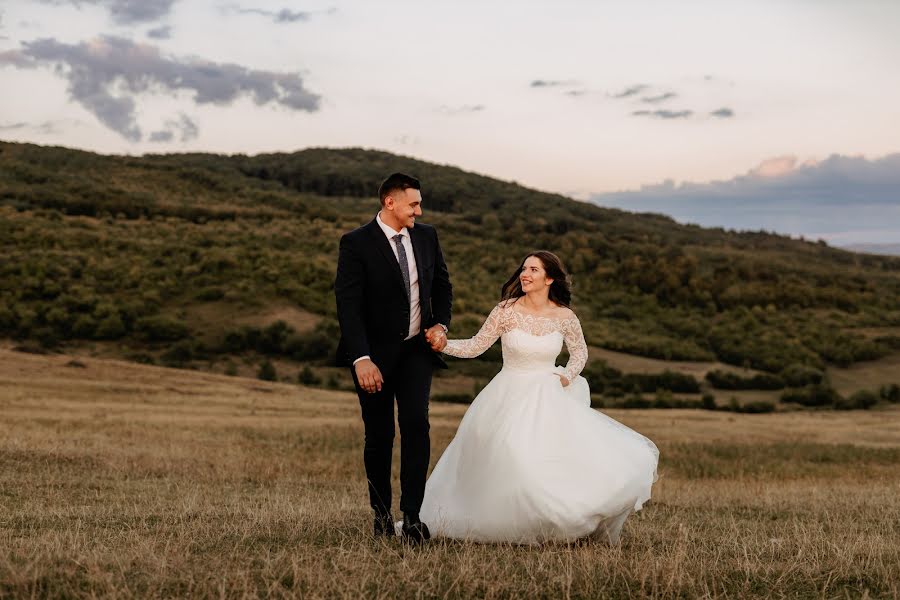 Fotógrafo de bodas Cristian și Salomea (crissandsally). Foto del 18 de octubre 2022