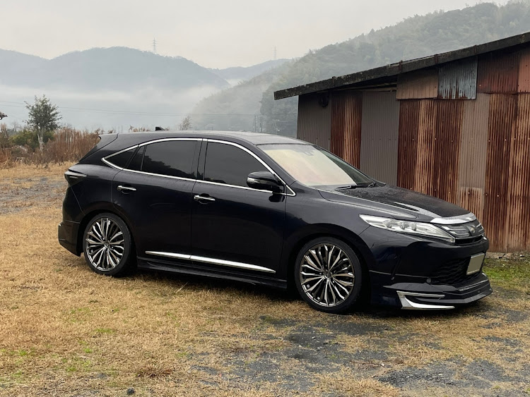 ハリアーの好きなフレグランス・PickUpCars2023・あなたのボンネットは？・スモークフィルム・フィルム施工に関するカスタム事例の投稿画像1枚目
