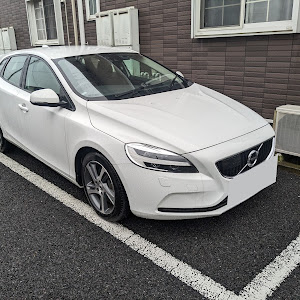 V40