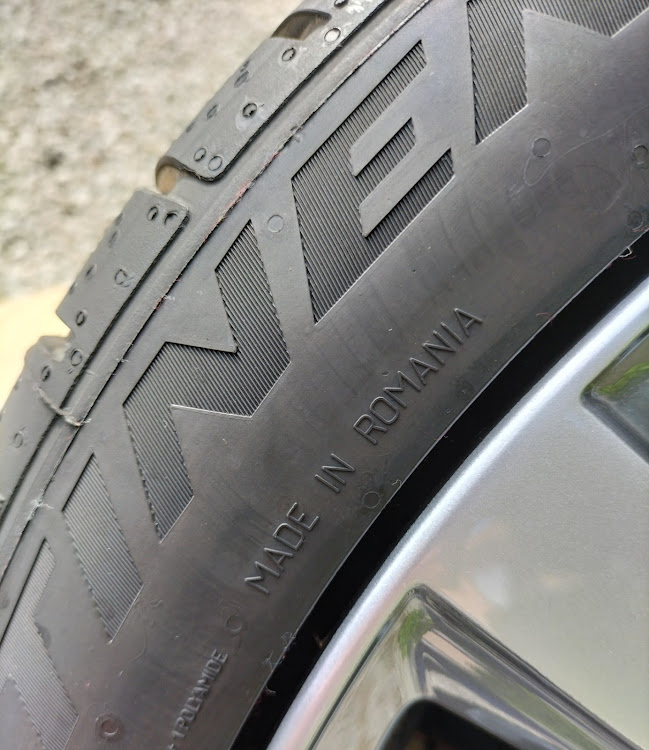 V60のタイヤ・ホイール交換・ホイールガリ傷修理・純正アルミ流用に関するカスタム事例の投稿画像3枚目