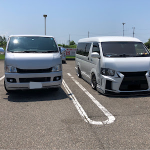 ハイエースバン TRH211K