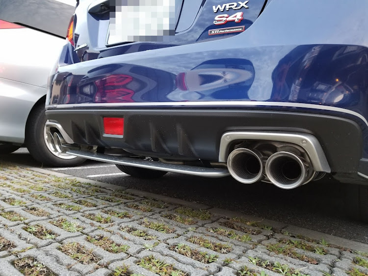 WRX S4のマフラー・テールランプ交換に関するカスタム事例の投稿画像2枚目