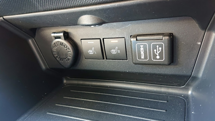 RAV4の普通はハイエースしか貸してくれないw・代車に関するカスタム事例の投稿画像2枚目