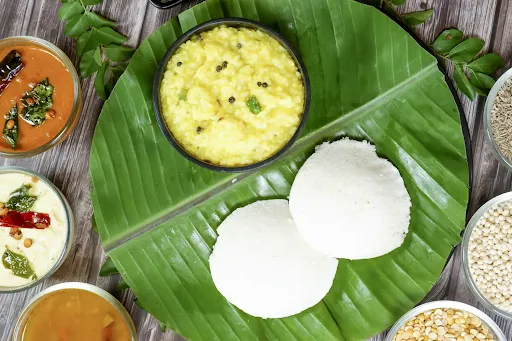 Pongal [250 Grams] With Idli [2 Pieces]