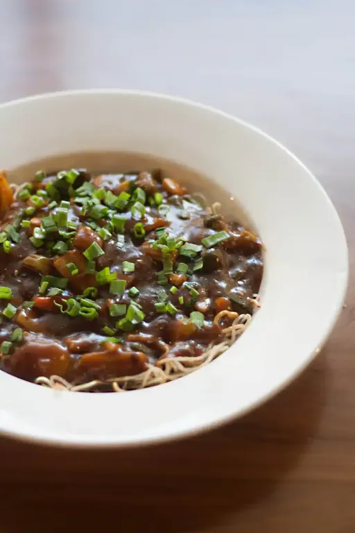 Veg Pan Fried Noodles With Chilli Bean