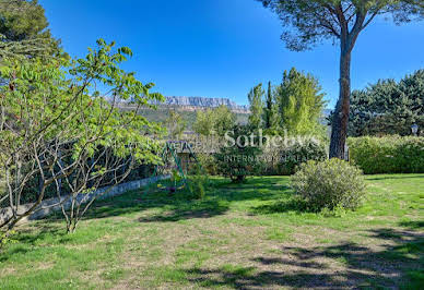 Maison avec piscine et jardin 4