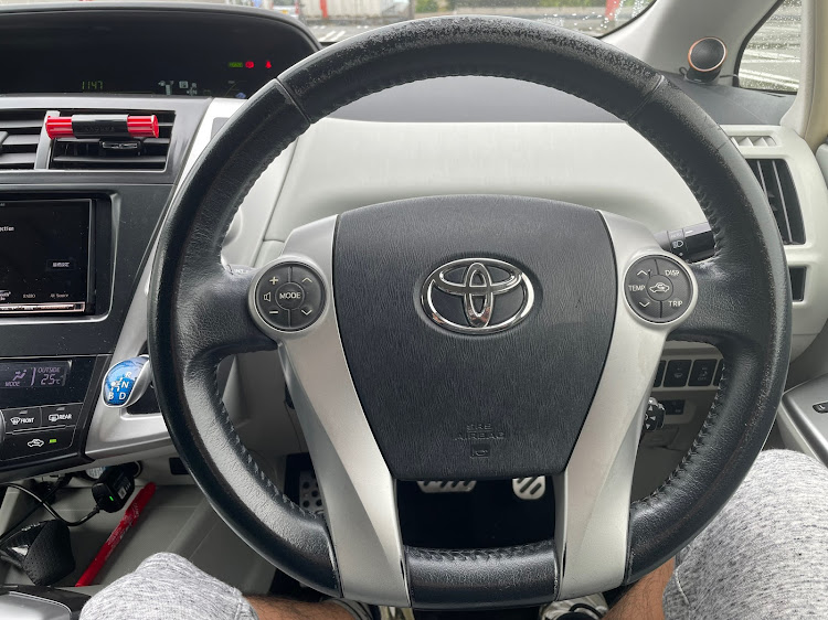 プリウスαのDIY・投稿忘れてた・台風接近中ご注意を！・ステアリング交換に関するカスタム事例の投稿画像1枚目