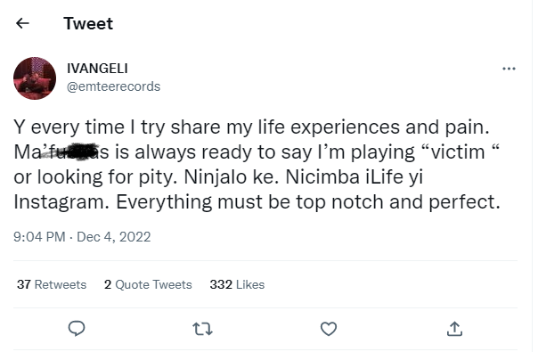 Emtee lambasted tweeps.