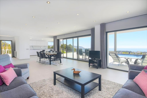 Villa avec piscine et terrasse 3