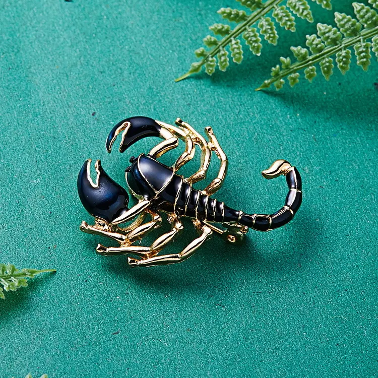 Schorpioen schilderij olie dier broche persoonlijkheid insect. Unieke broche voor je kleding. Verfraai je stijl met dit opvallende accessoire.