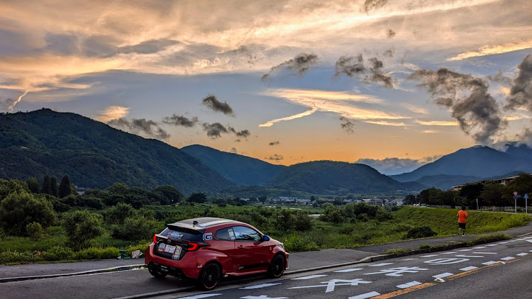 GRヤリスの橋と愛車・嵐山・渡月橋・アラビカコーヒー・夕焼けと愛車に関するカスタム事例の投稿画像3枚目