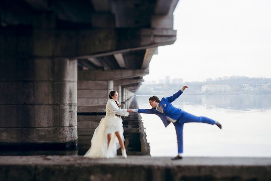 Fotógrafo de casamento Evgeniy Kryuchkov (maldovanov). Foto de 3 de abril 2016