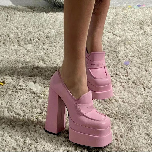 Title 1, Buty na wysokim, masywnym obcasie z kwadratowym...