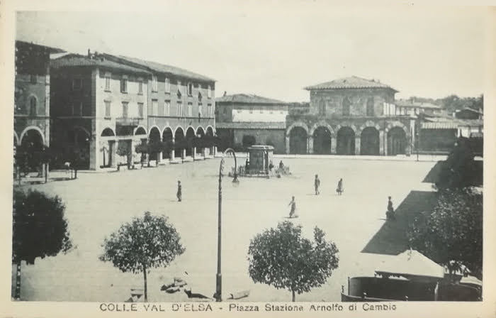 Vecchia cartolina Postale Colle di Val d'Elsa, Piazza Arnolfo di Cambio