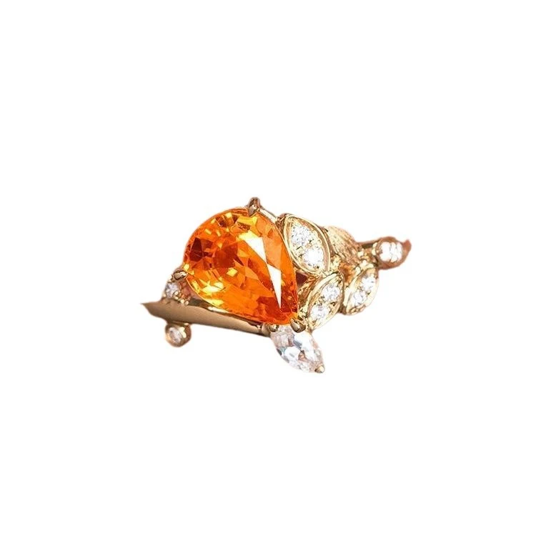 Title 4, Vrouwenring met ingelegde druppelvormige diamanten