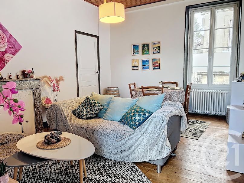 Location meublée appartement 3 pièces 75 m² à Segonzac (16130), 840 €