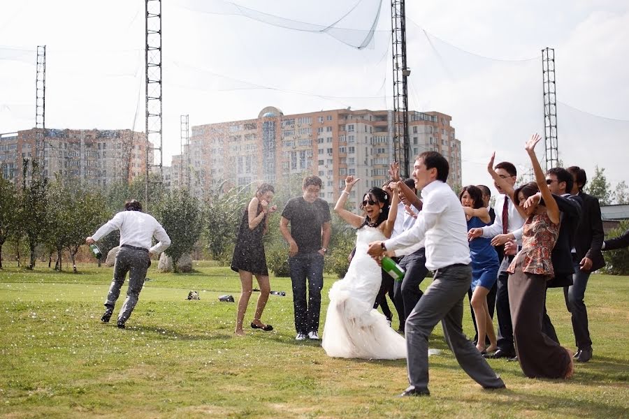 Fotógrafo de casamento Valentina Likina (likinaphoto). Foto de 19 de março 2014