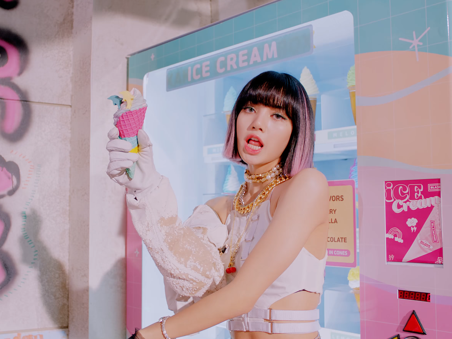 The 10 Most Expensive Jewelry Pieces BLACKPINK's Lisa Wore In “Ice Cream” | KissAsian