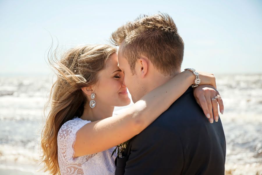 Fotografo di matrimoni Rebecka Samdell (fotografrebecka). Foto del 23 marzo 2019