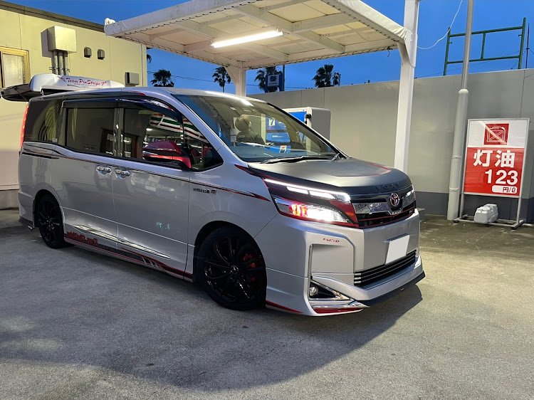 ヴォクシーのチームピンスト・No.001・熱中症に気をつけて!!・梅雨明け・ステッカーチューンに関するカスタム事例の投稿画像1枚目