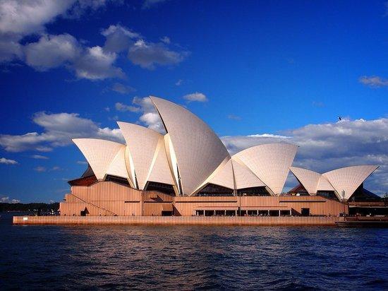 C:\Users\rwil313\Desktop\Sydney opera house.jpg