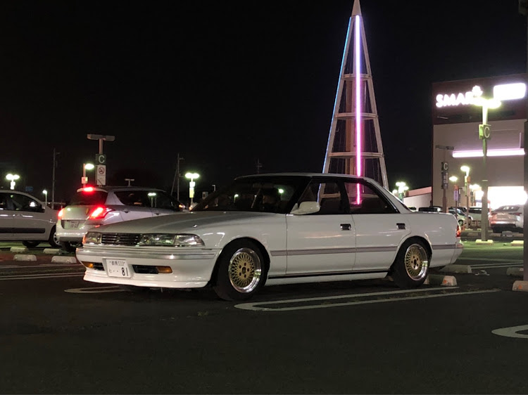 マークIIの街灯の下の愛車・シャコタン・GX81・ピックアップは突然やってくるに関するカスタム事例の投稿画像1枚目