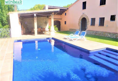 Villa with pool 2