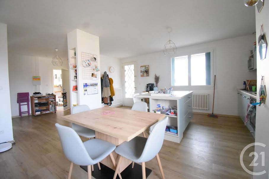 Vente maison 5 pièces 113.3 m² à Saint-Yorre (03270), 192 550 €