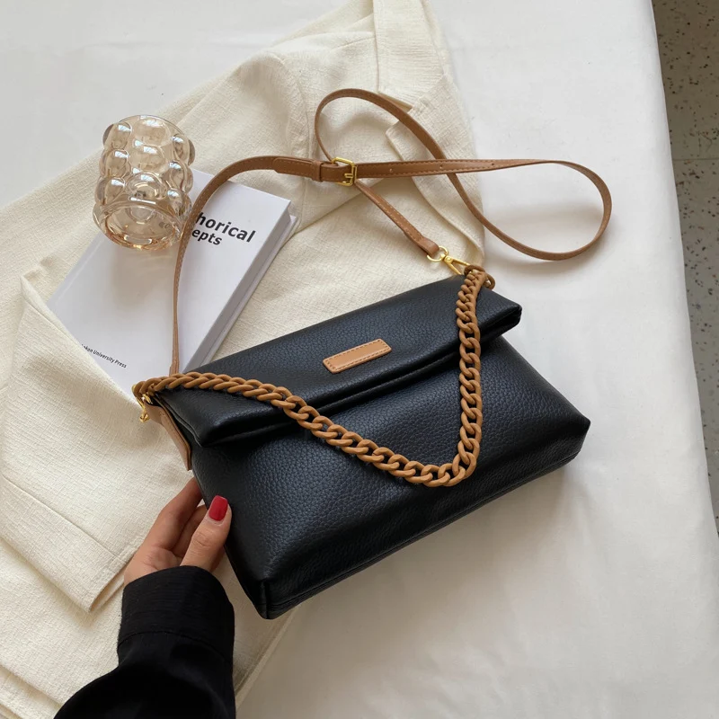 Title 3, Bolsa feminina simples PU com corrente fashion....