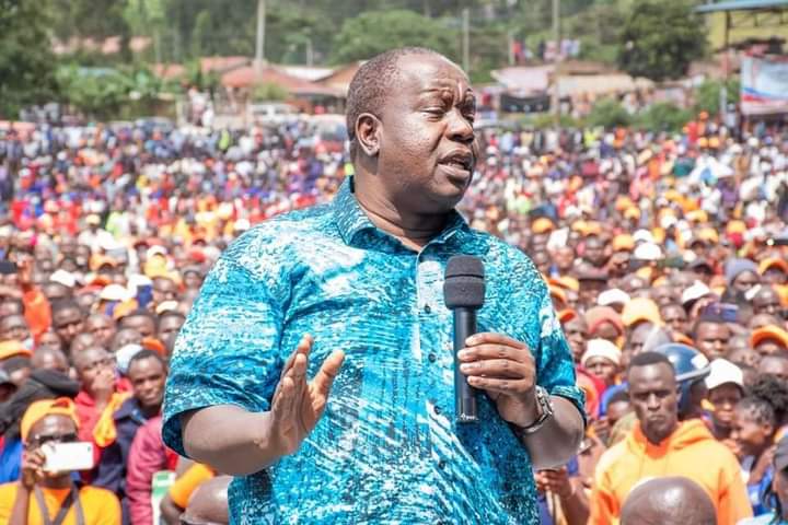 Interior CS Fred Matiang'i addressing a rally on Friday in Kisii.