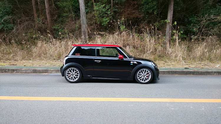 ミニジョンクーパーワークスの車高調整・洗車・ドライブに関するカスタム事例の投稿画像8枚目