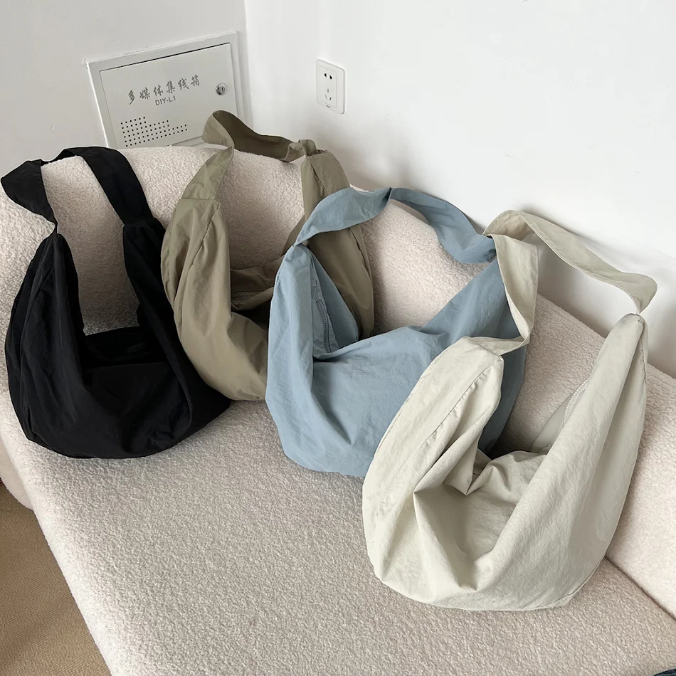 Bolso bandolera versátil de nailon, gran capacidad para hombro, perfecto para uso diario y viajes, cómodo y práctico.
