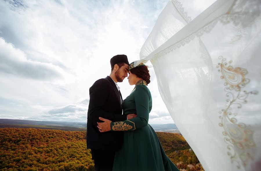 Fotografo di matrimoni Usein Khalilov (usein). Foto del 16 febbraio 2017