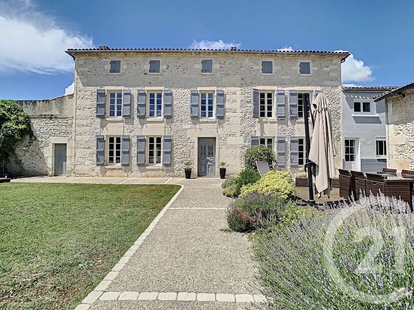 Vente maison 7 pièces 260 m² à Bourg-Charente (16200), 399 000 €