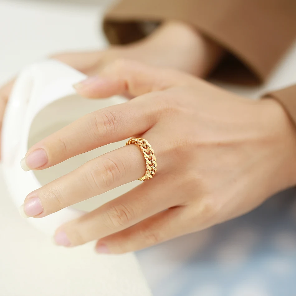 RVS kettingring voor dames Stijlvolle sieraden Duurzaam en waterbestendig Modern design Perfect voor dagelijks gebruik Essentieel accessoire voor vrouwen