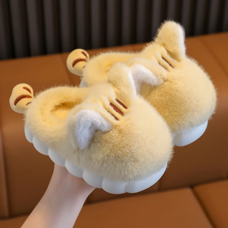 Zapatillas de algodón para niños con diseño de gatito, cálidas y resistentes al frío, suela gruesa y suave para mayor comodidad.