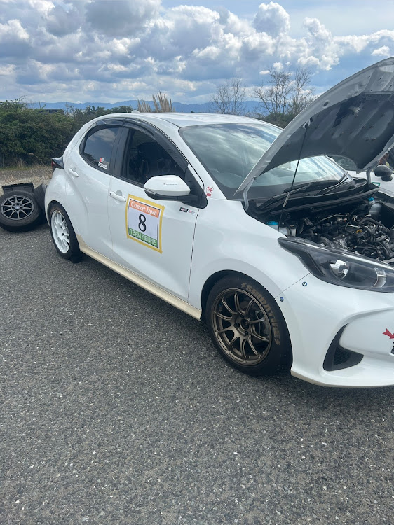 ヤリスのハンドブレーキエクステンション・ジムカーナ練習会・泉大津チャレンジ・ヤリスMT・ヤリスカップカーに関するカスタム事例の投稿画像2枚目