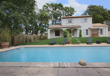 Maison avec piscine et terrasse 19