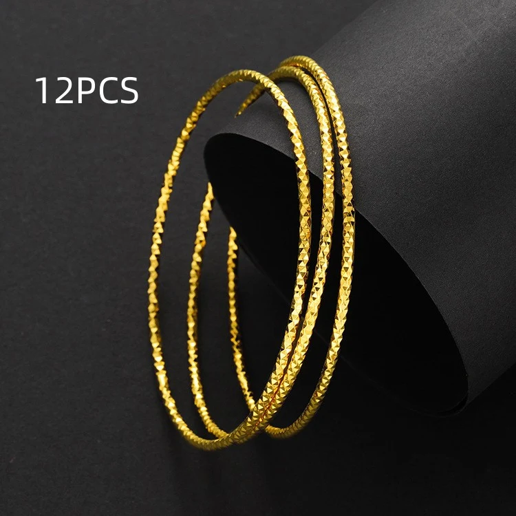 Pulseira feminina multi-anéis banhada a ouro que preserva a cor e em espiral, para um brilho duradouro e visual elegante.