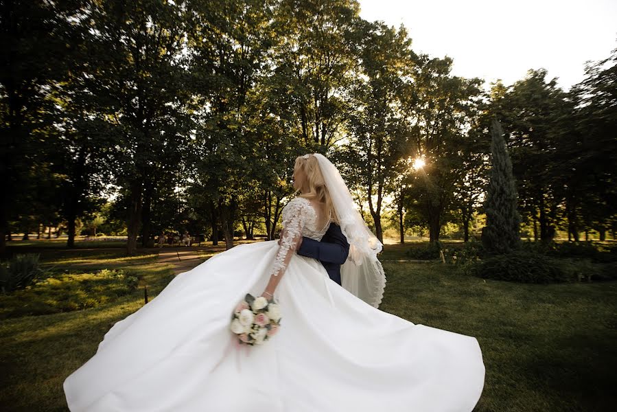 Wedding photographer Viktoriya Alekseeva (vikkiph). Photo of 14 August 2020