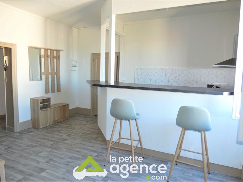 Location meublée appartement 1 pièce 26 m² à Montluçon (03100), 395 €