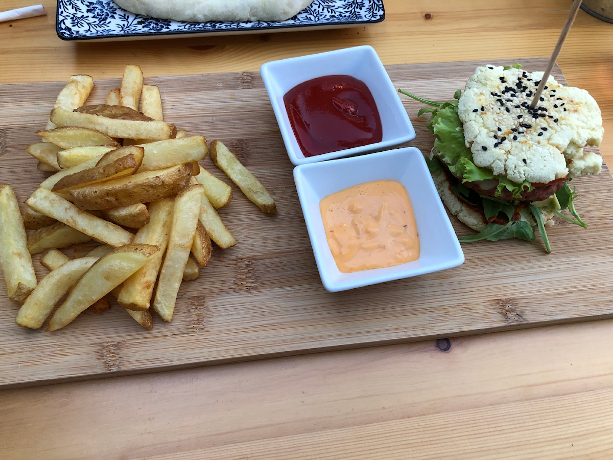 Gluten free Burger with homemade fries