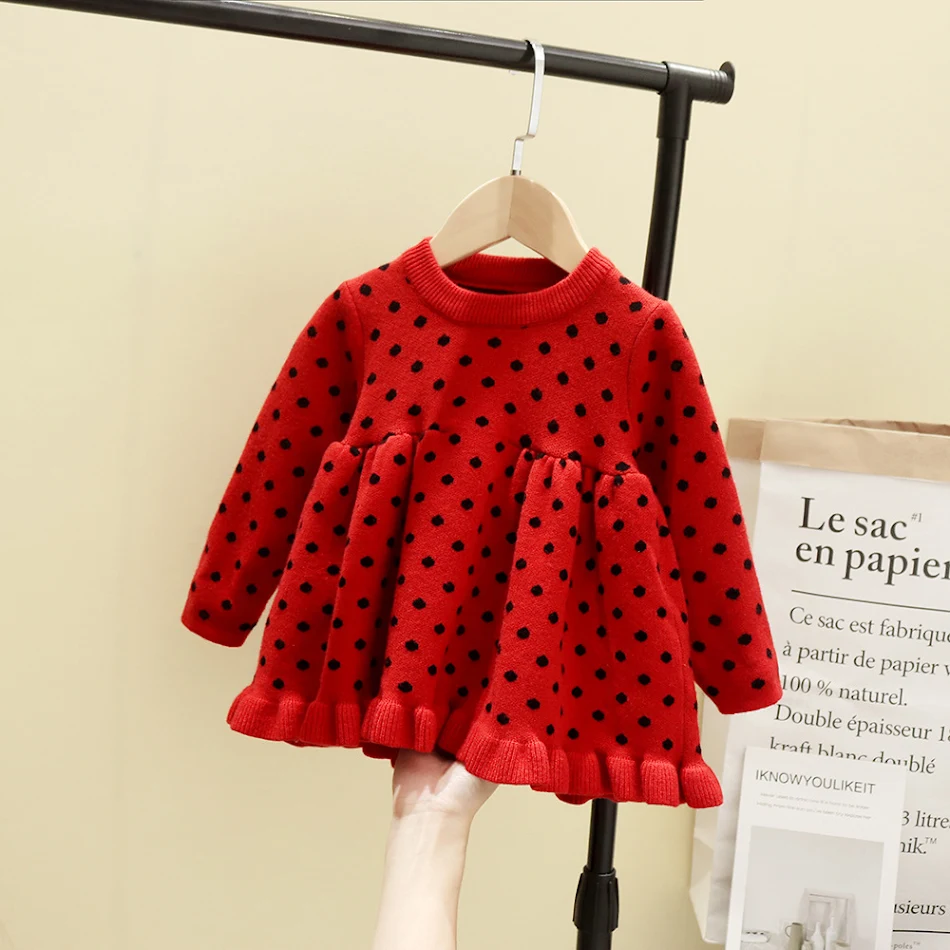 Gebreide polkadot jurk voor dames, stijlvol en comfortabel. Perfect voor elke gelegenheid, accentueer je stijl met dit unieke en moderne design.