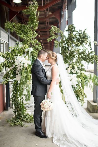 Wedding photographer Cyron Sobrevinas (capturedframes). Photo of 13 February 2019